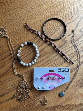 Random costume jewelry bundle